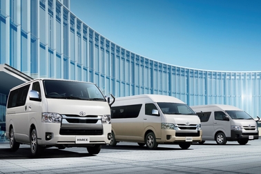 (左):VAN・2WD・2800ディーゼル・標準ボディ・スーパーGL