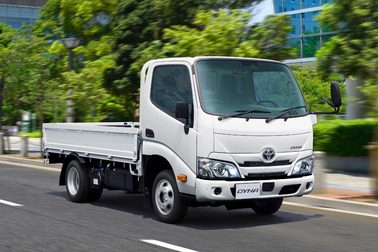 写真はシングルキャブ・2WD・フルジャストロー・木製デッキ・1.6トン積・3.0Lディーゼル車