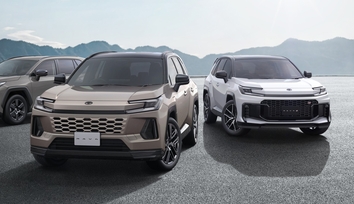 （左）：Adventure（ハイブリッド）