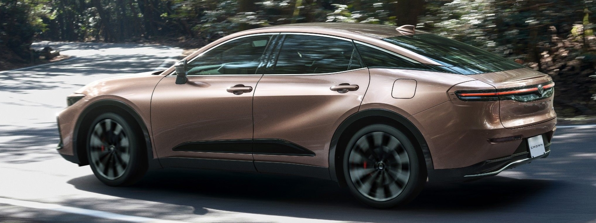 CROSSOVER RS（2.4Lターボハイブリッド車）